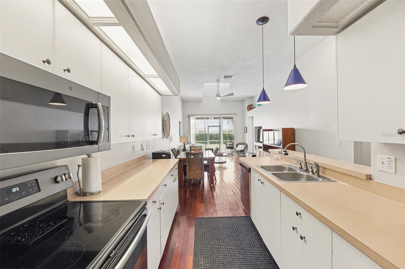 SUN KETCH TWNHMS AT CYPRESS LAKES - Residential