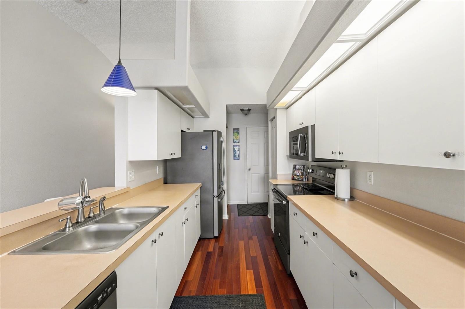 SUN KETCH TWNHMS AT CYPRESS LAKES - Residential