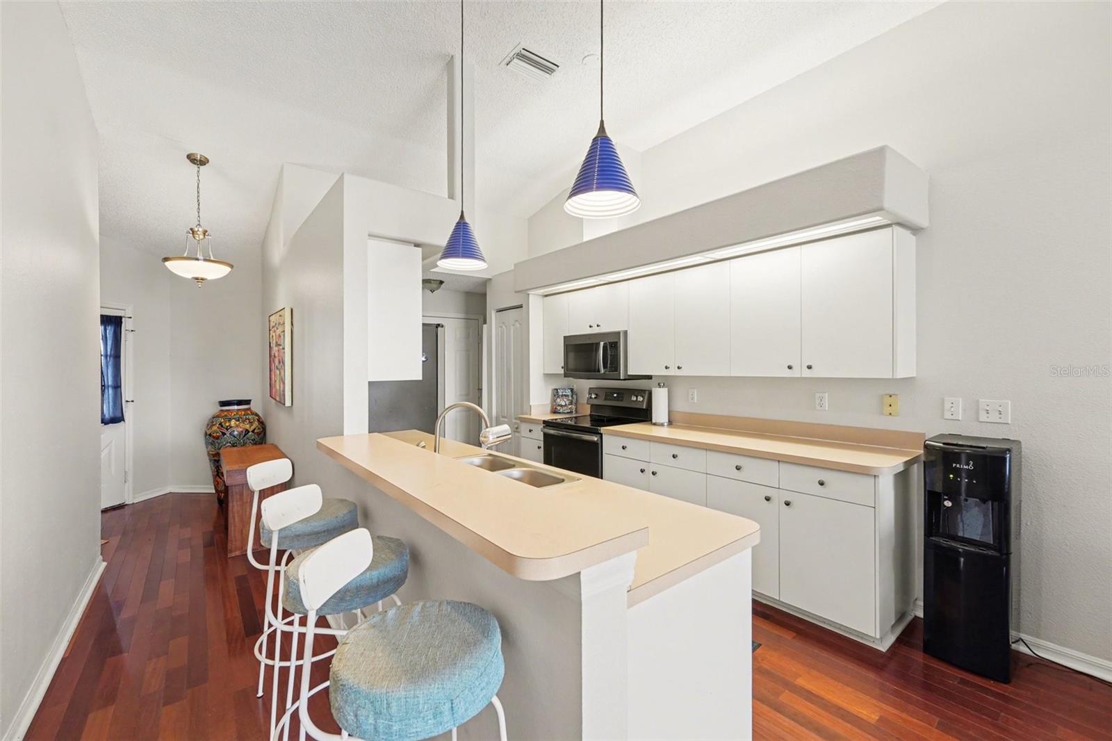 SUN KETCH TWNHMS AT CYPRESS LAKES - Residential