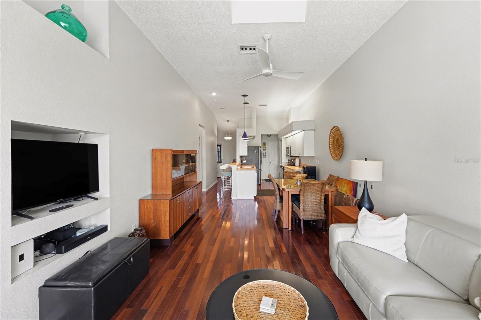 SUN KETCH TWNHMS AT CYPRESS LAKES - Residential