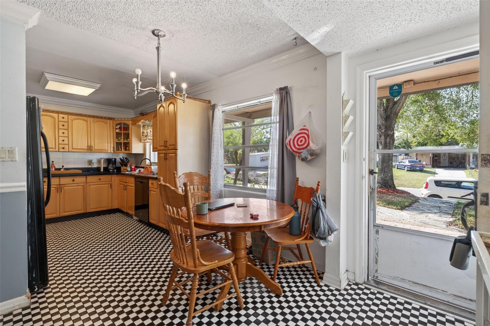 5221 CHENAULT AVENUE