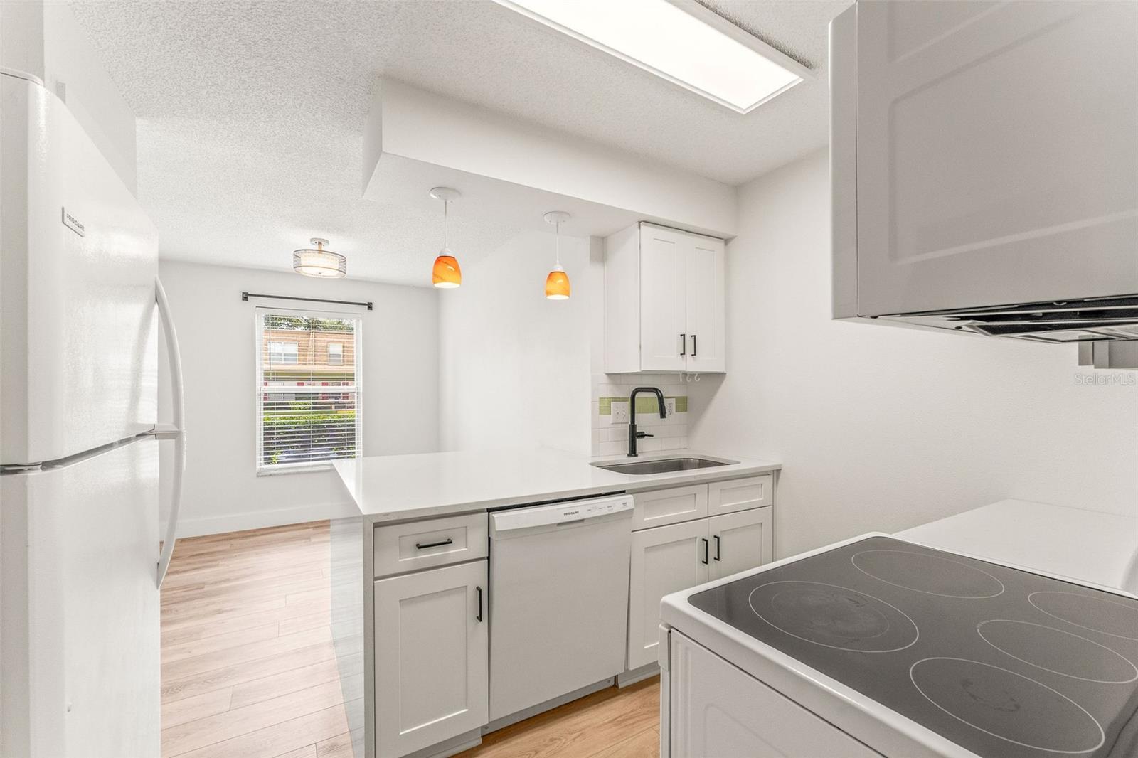 FOUR SEASONS CONDO - Residential Lease