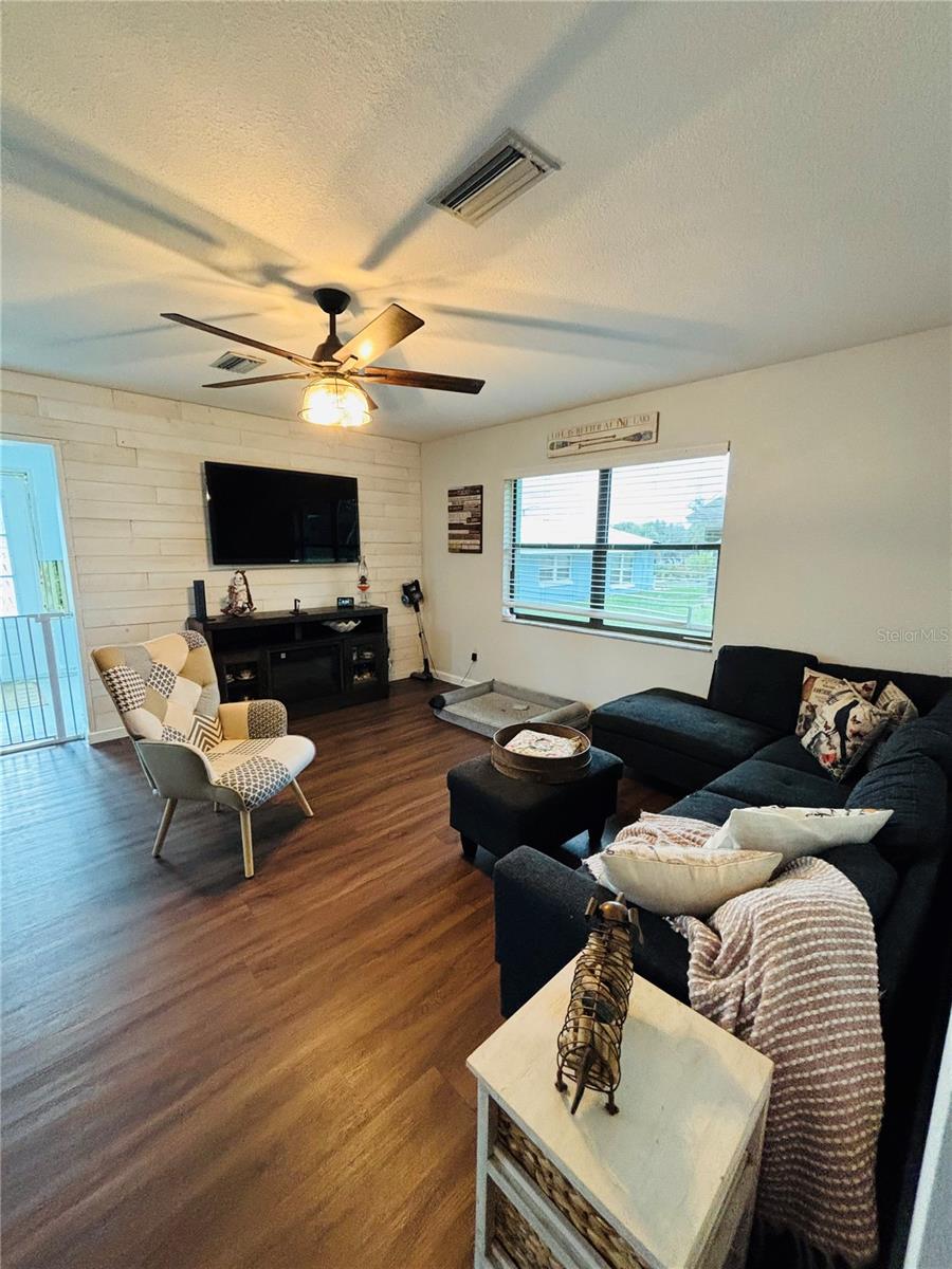 THE VILLAS AT EATONS BEACH - Residential