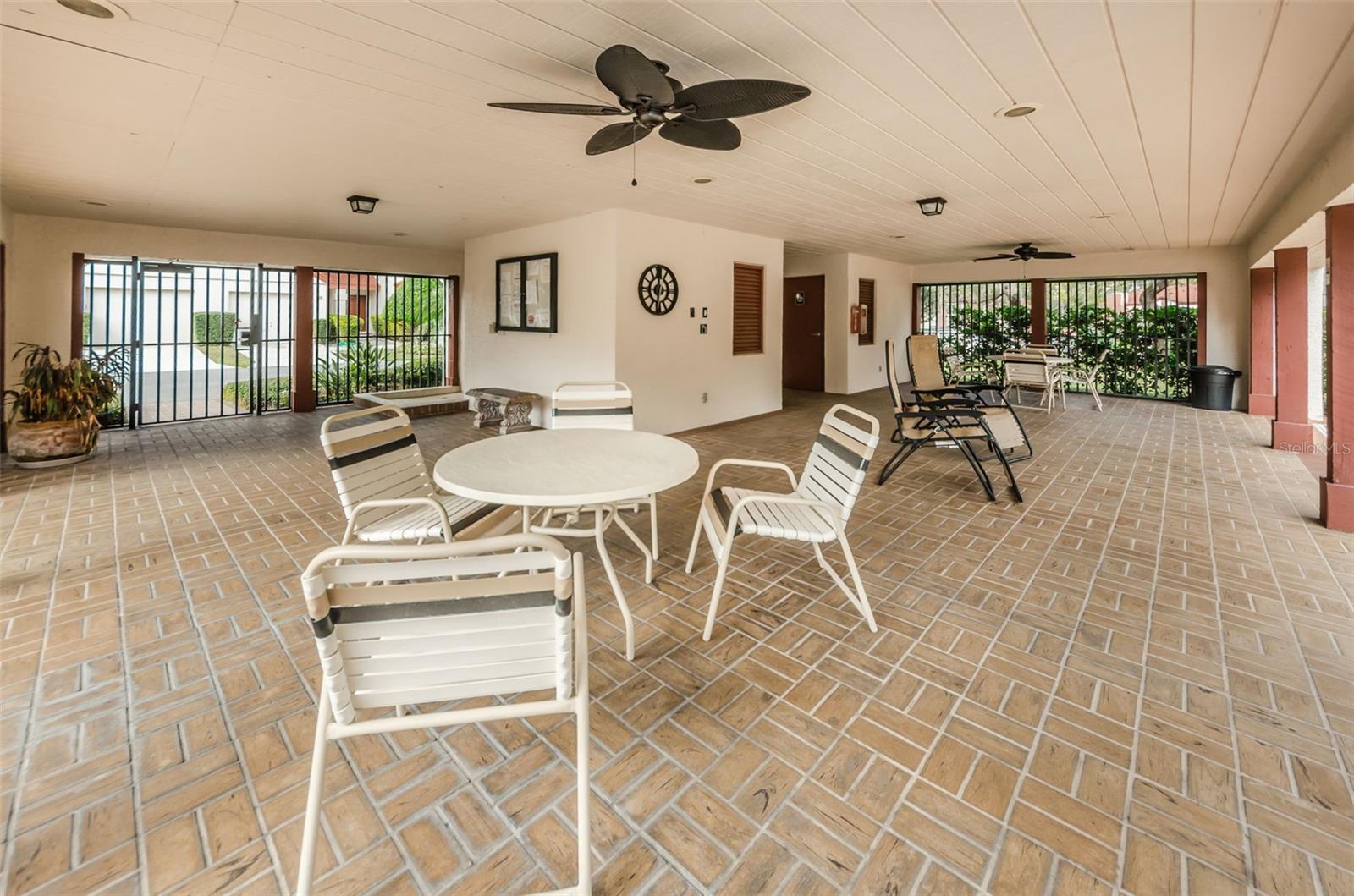 ST TROPEZ CONDO - Residential