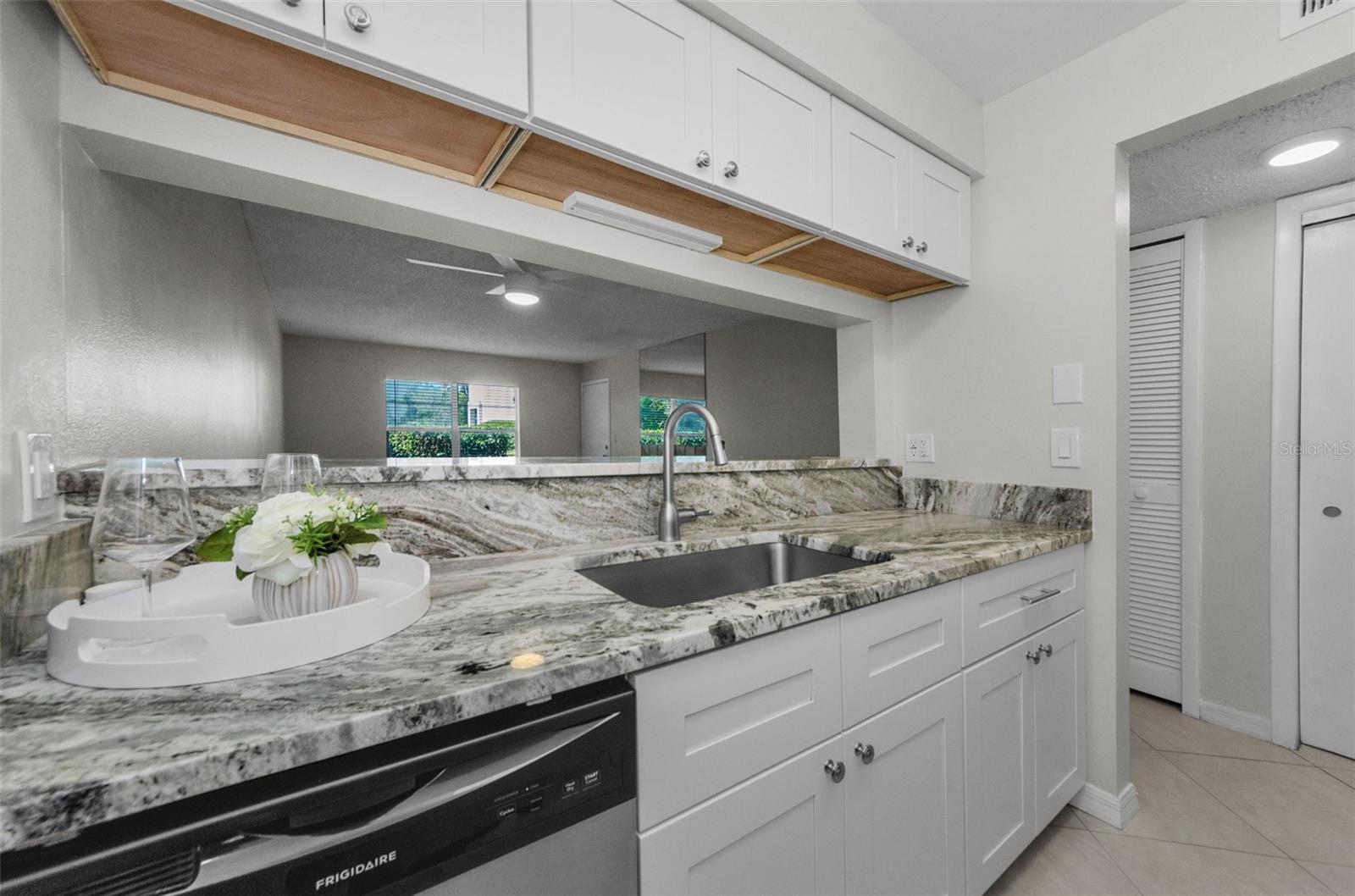 ST TROPEZ CONDO - Residential