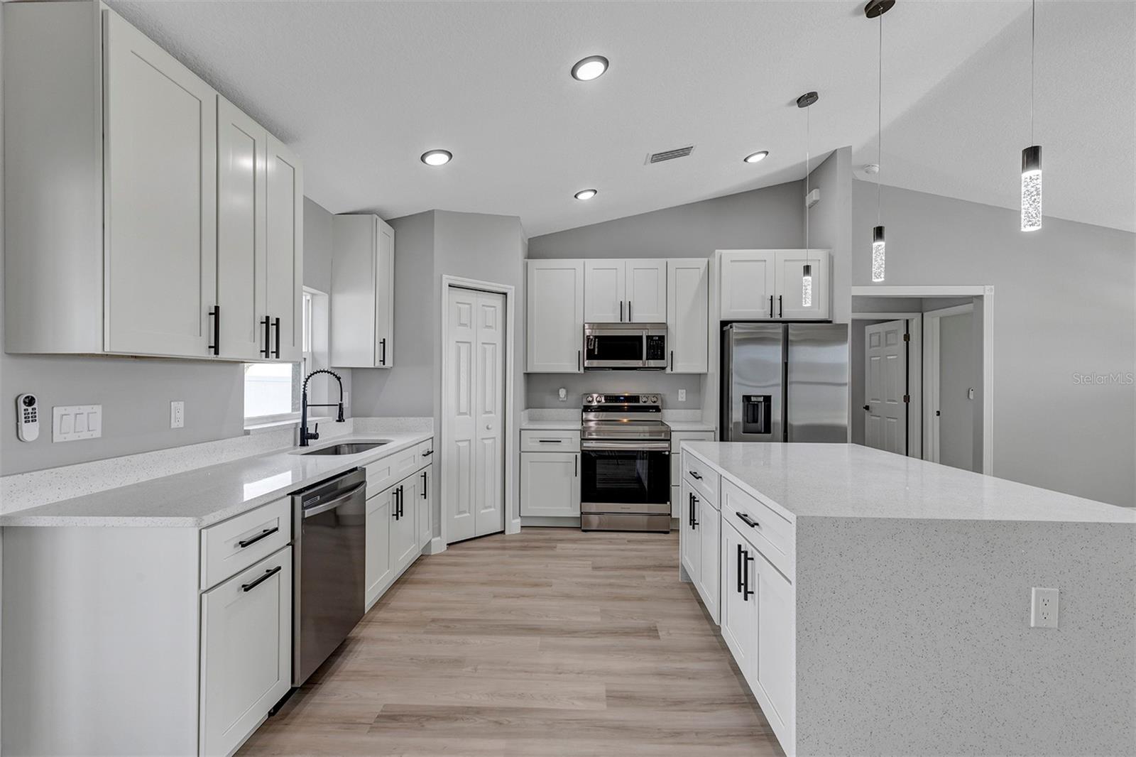 BELLEVIEW HEIGHTS ESTATES UNIT 3 - Residential