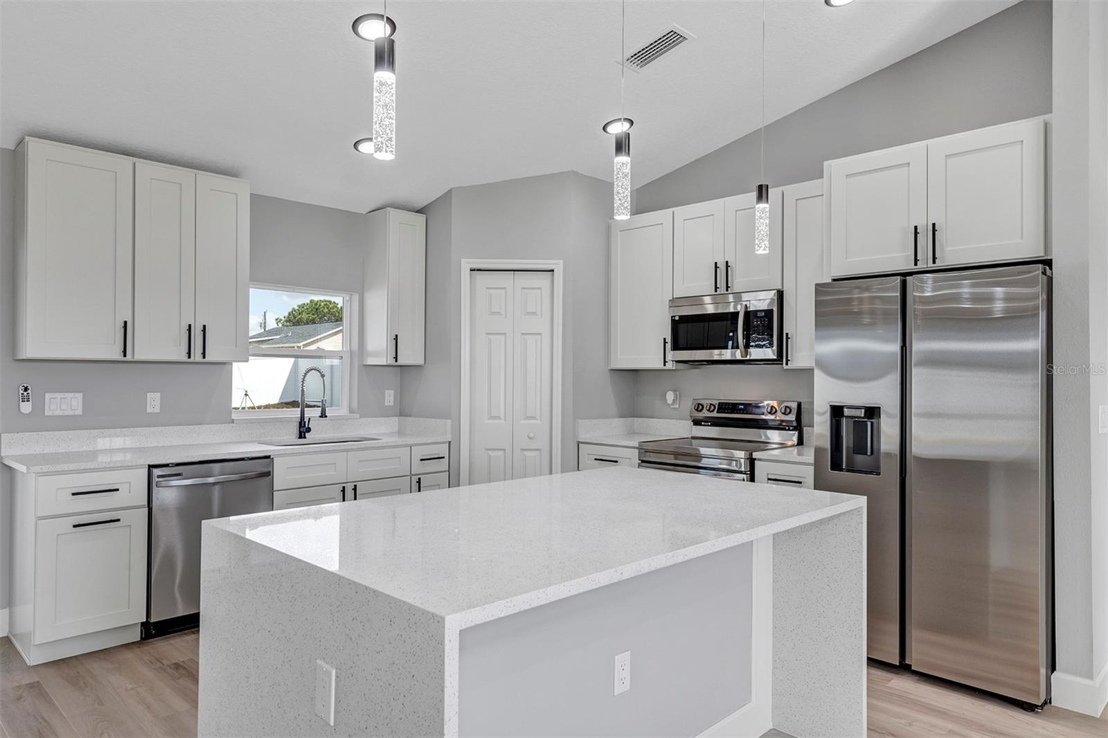 BELLEVIEW HEIGHTS ESTATES UNIT 3 - Residential