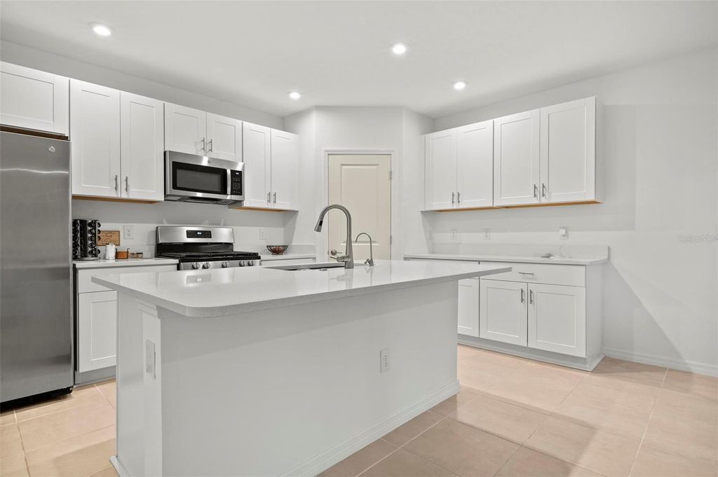 Photo of 6305 Springmont Loop, Palmetto, FL 34221 (MLS # A4690488)