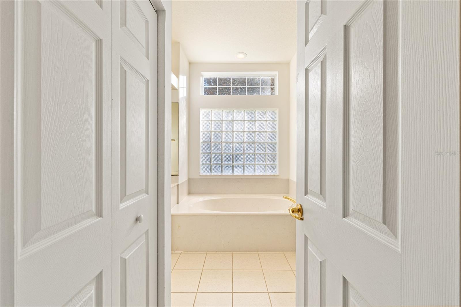 OAK RUN LAUREL OAKS - Residential