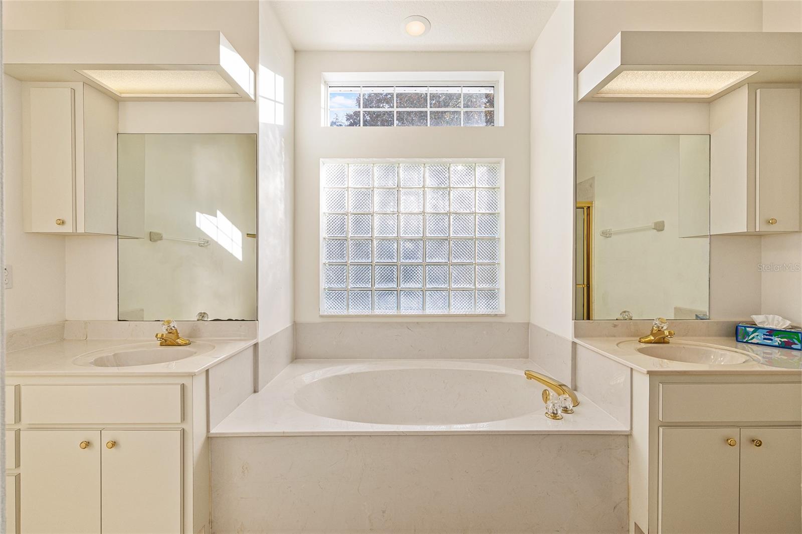 OAK RUN LAUREL OAKS - Residential