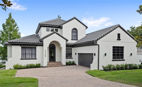 Photo of 523 W Blue Water Edge Drive, Eustis, FL 32736 (MLS # O6410737)
