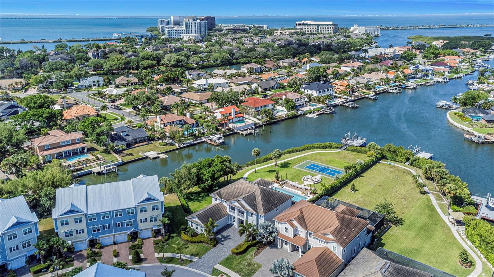 COVE/ROCKY POINT - Residential