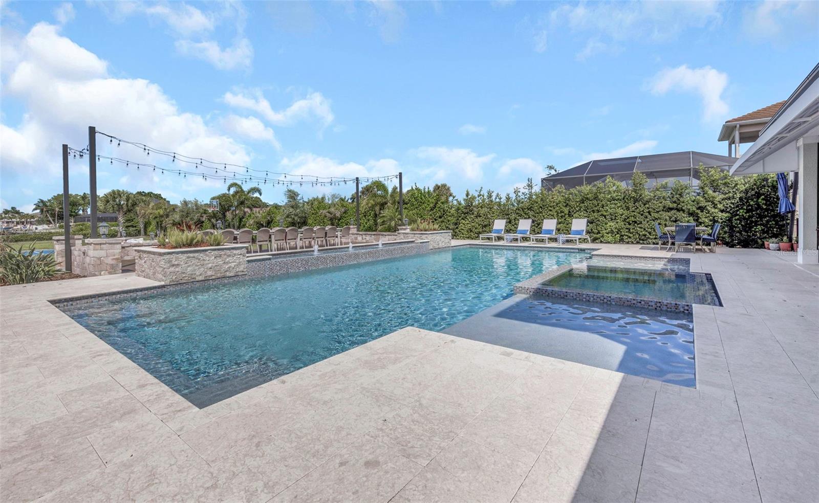 COVE/ROCKY POINT - Residential