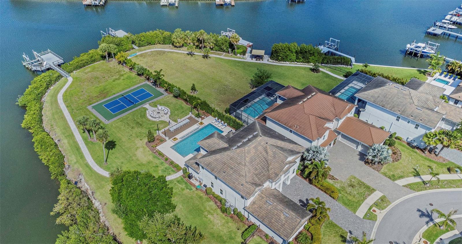 COVE/ROCKY POINT - Residential