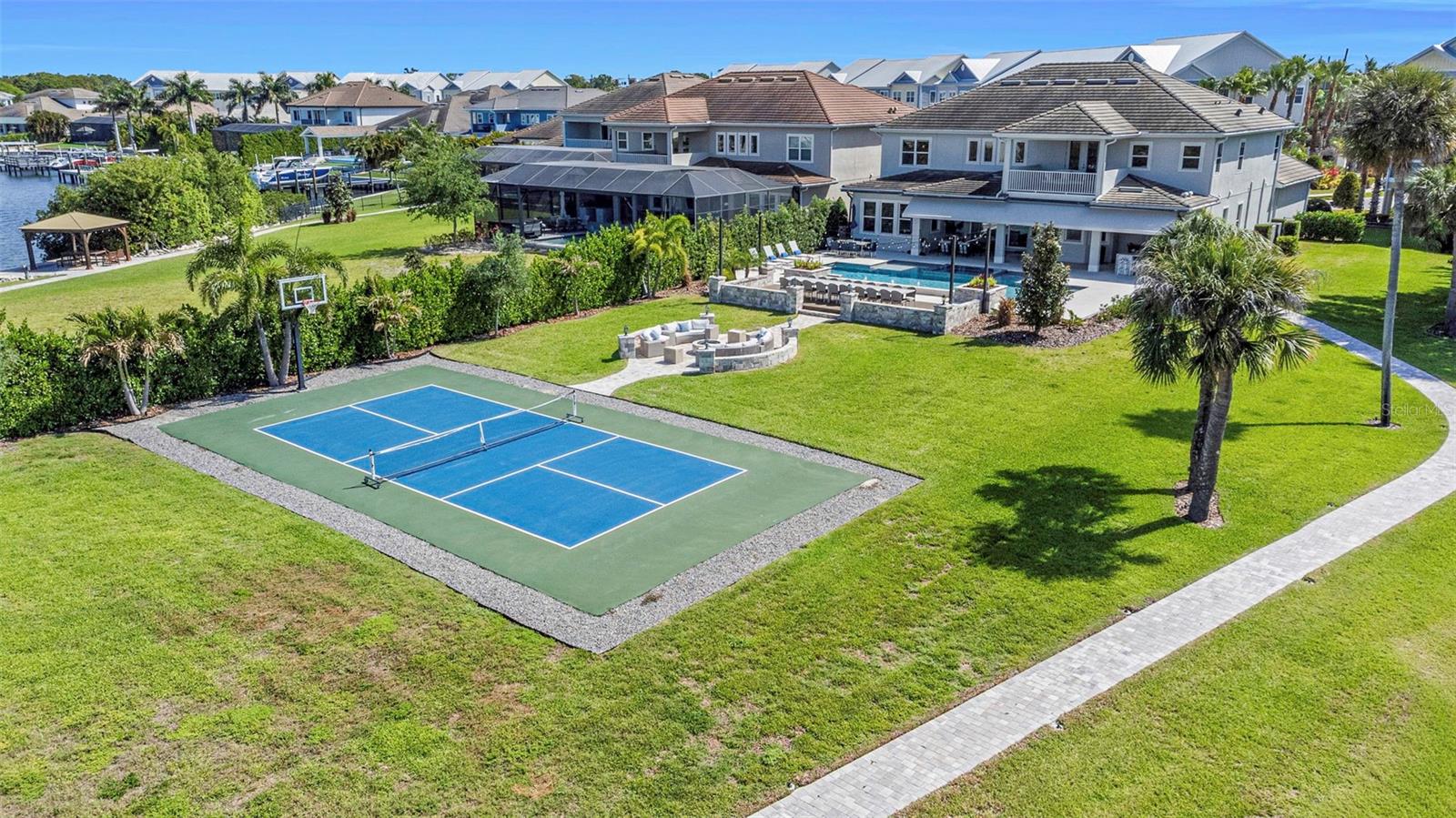 COVE/ROCKY POINT - Residential