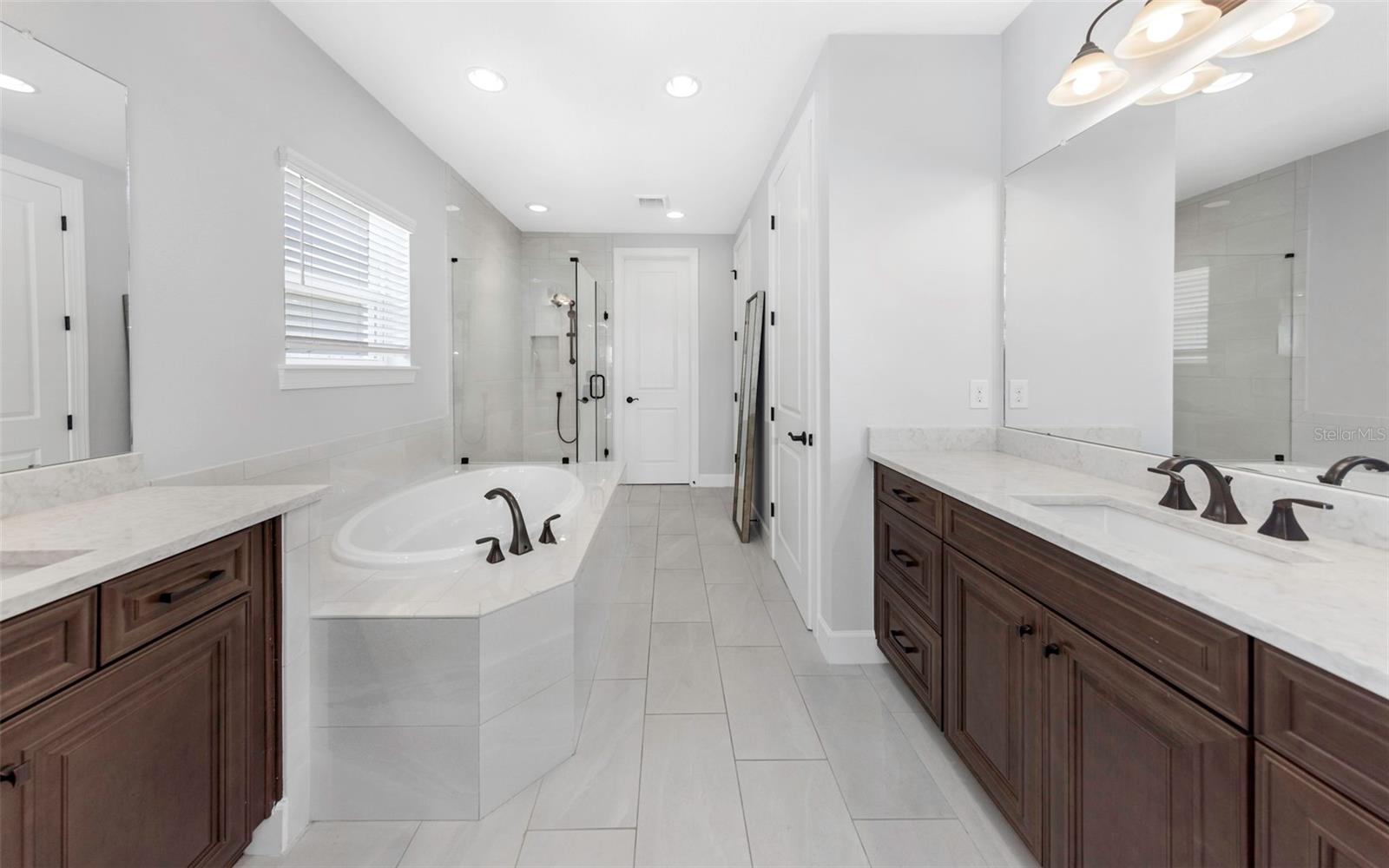 COVE/ROCKY POINT - Residential