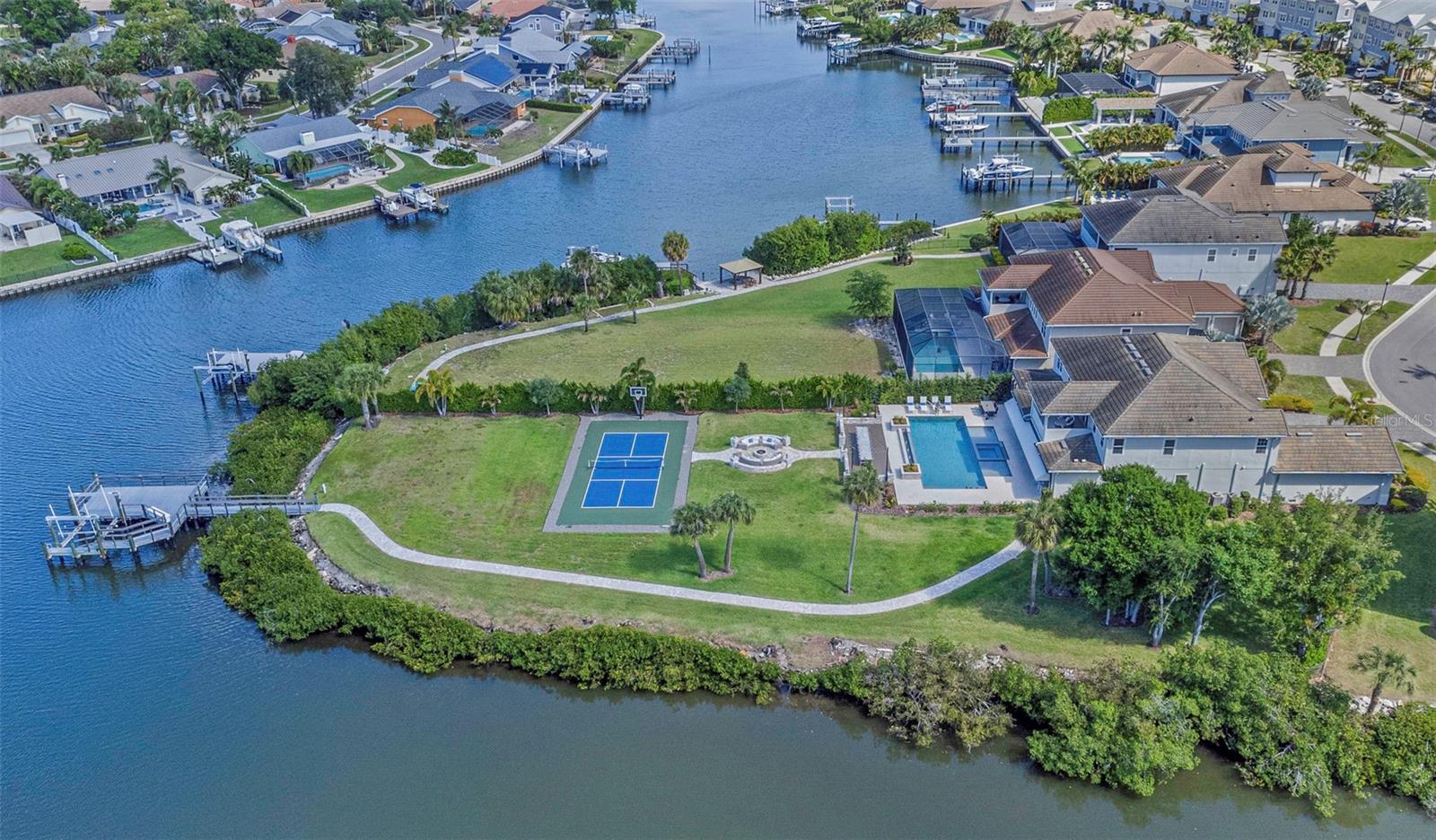 COVE/ROCKY POINT - Residential