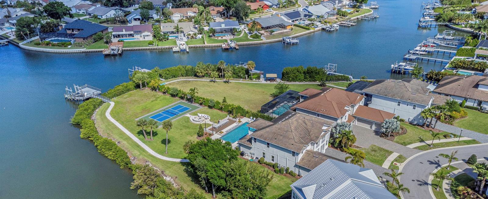 COVE/ROCKY POINT - Residential