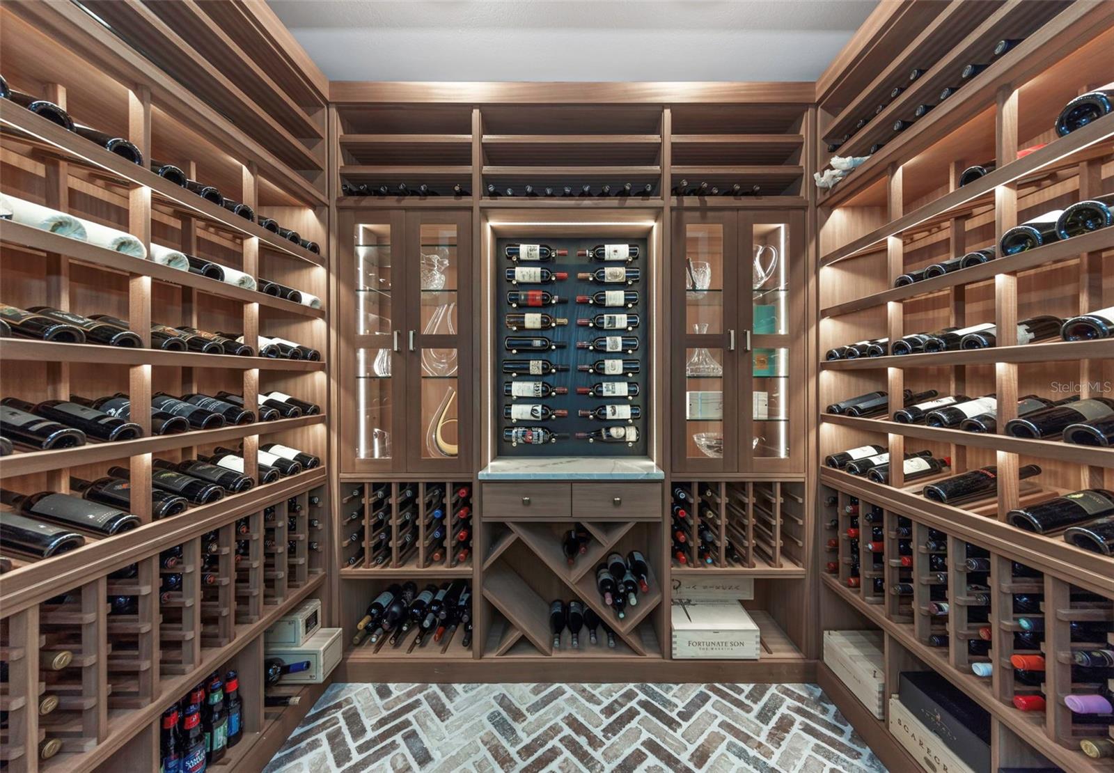 COVE/ROCKY POINT - Residential