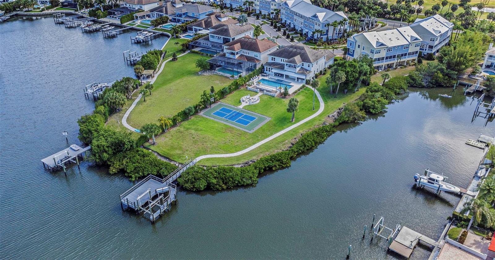 COVE/ROCKY POINT - Residential