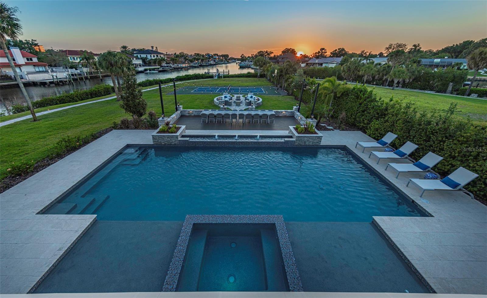 COVE/ROCKY POINT - Residential