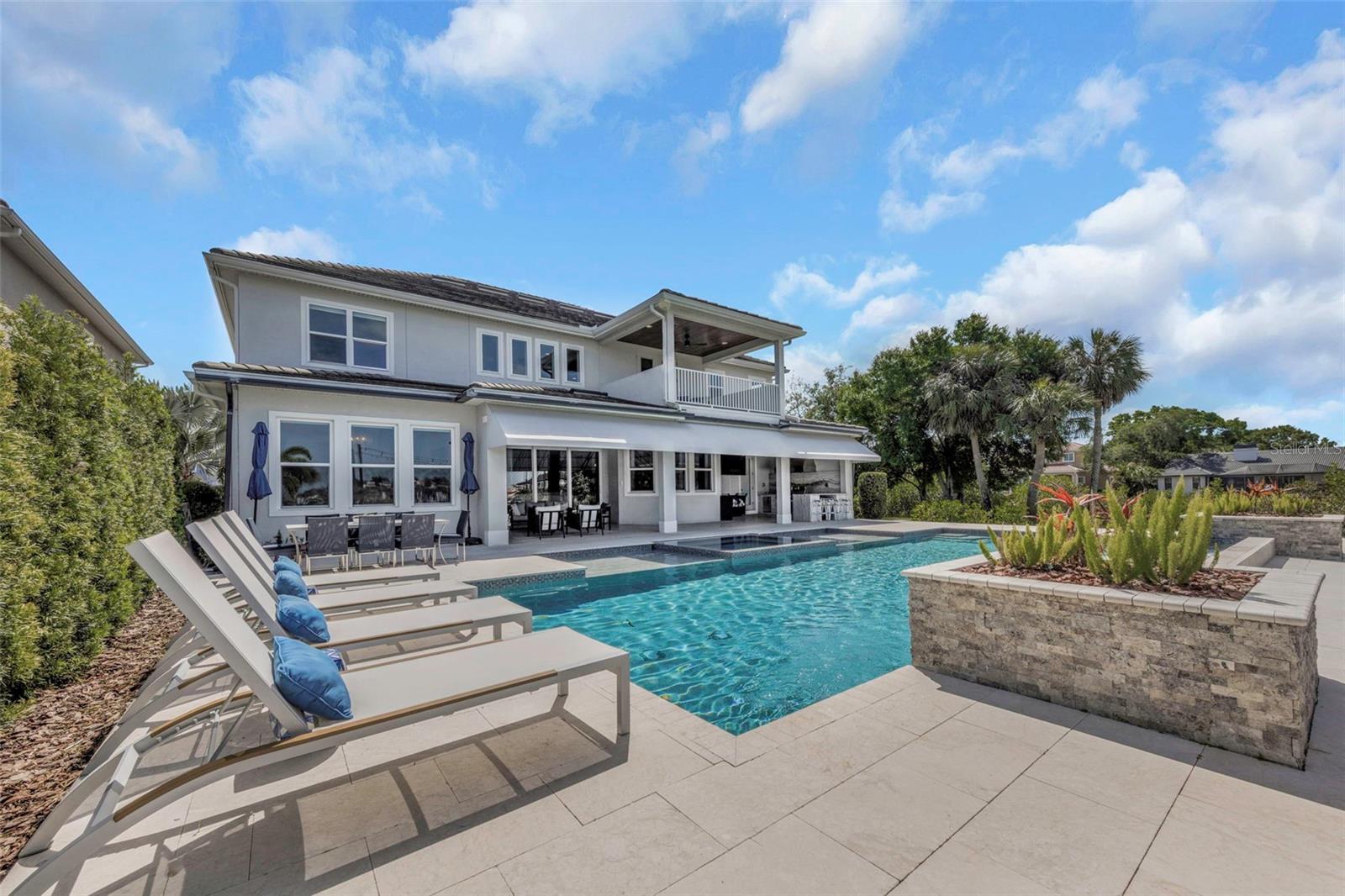 COVE/ROCKY POINT - Residential