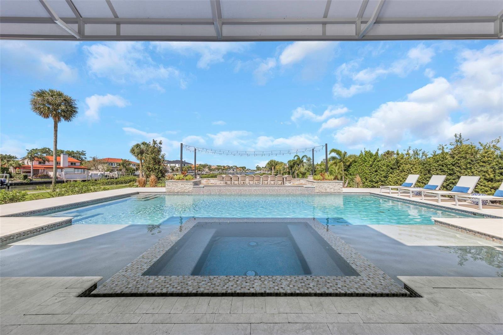 COVE/ROCKY POINT - Residential