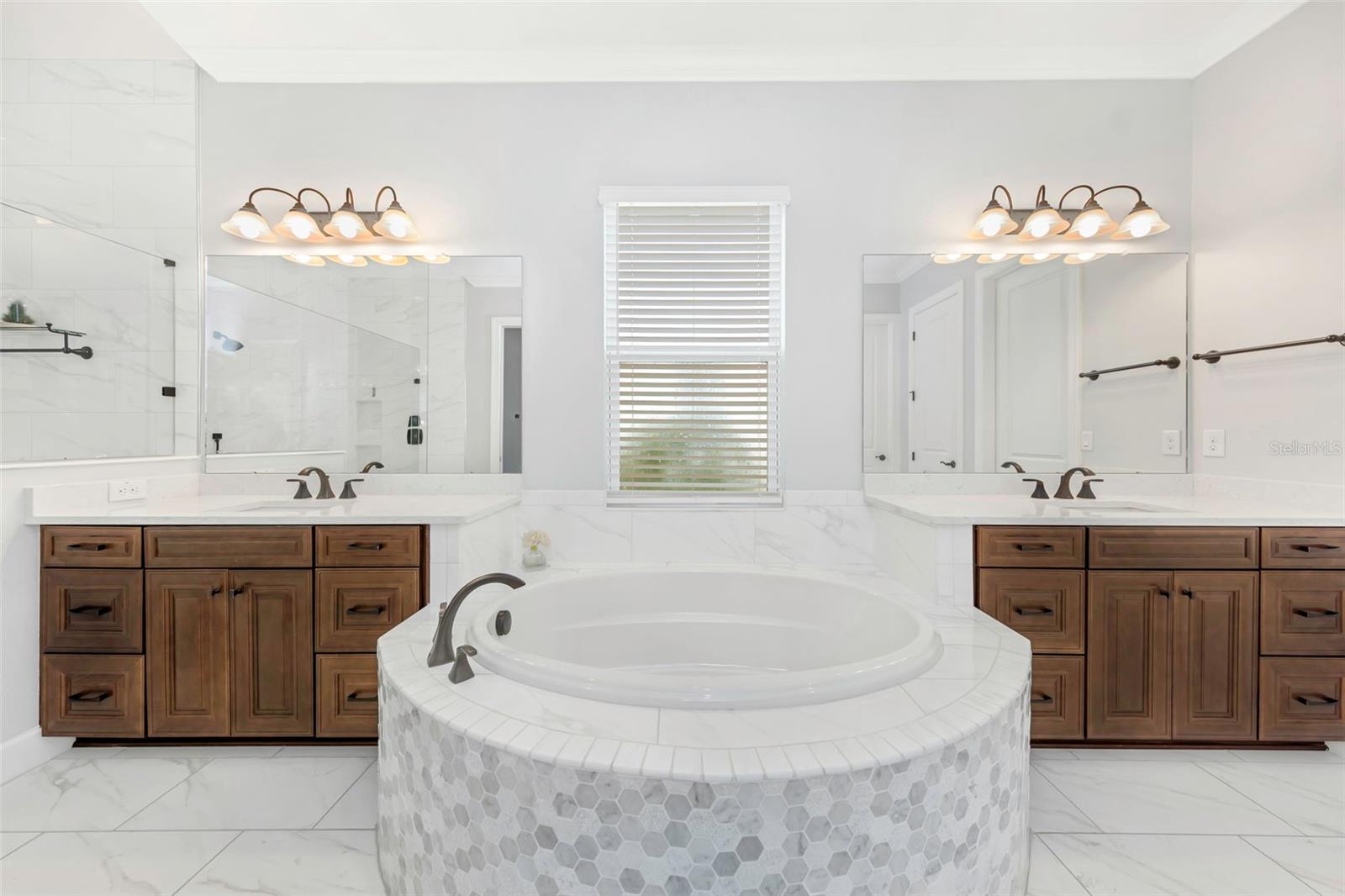 COVE/ROCKY POINT - Residential