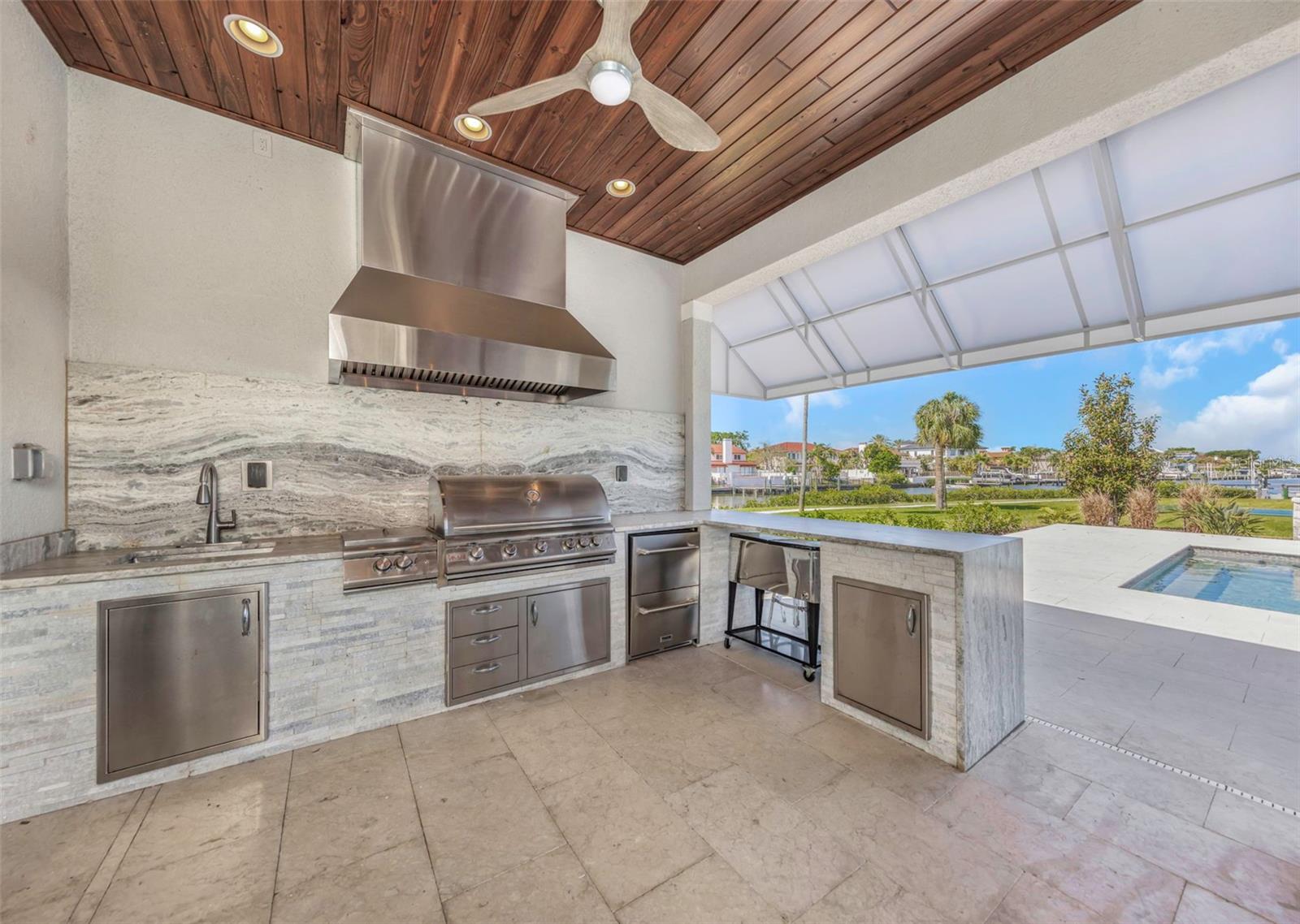 COVE/ROCKY POINT - Residential