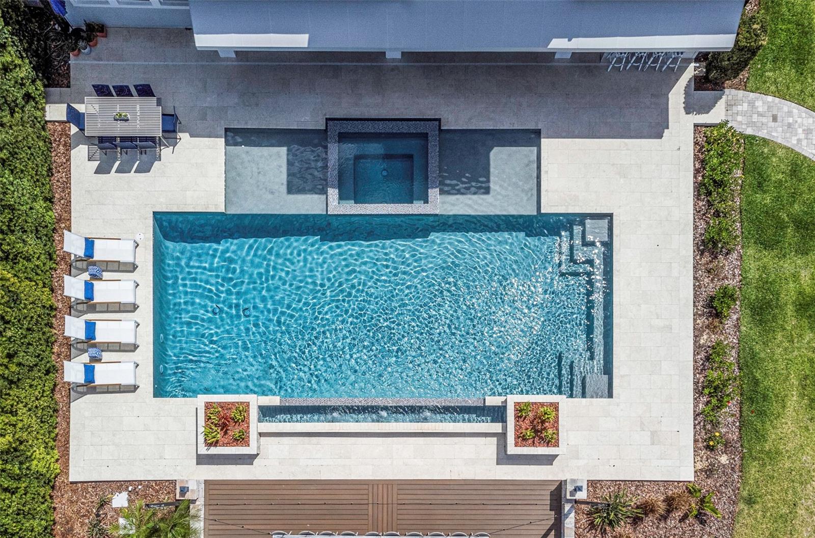 COVE/ROCKY POINT - Residential