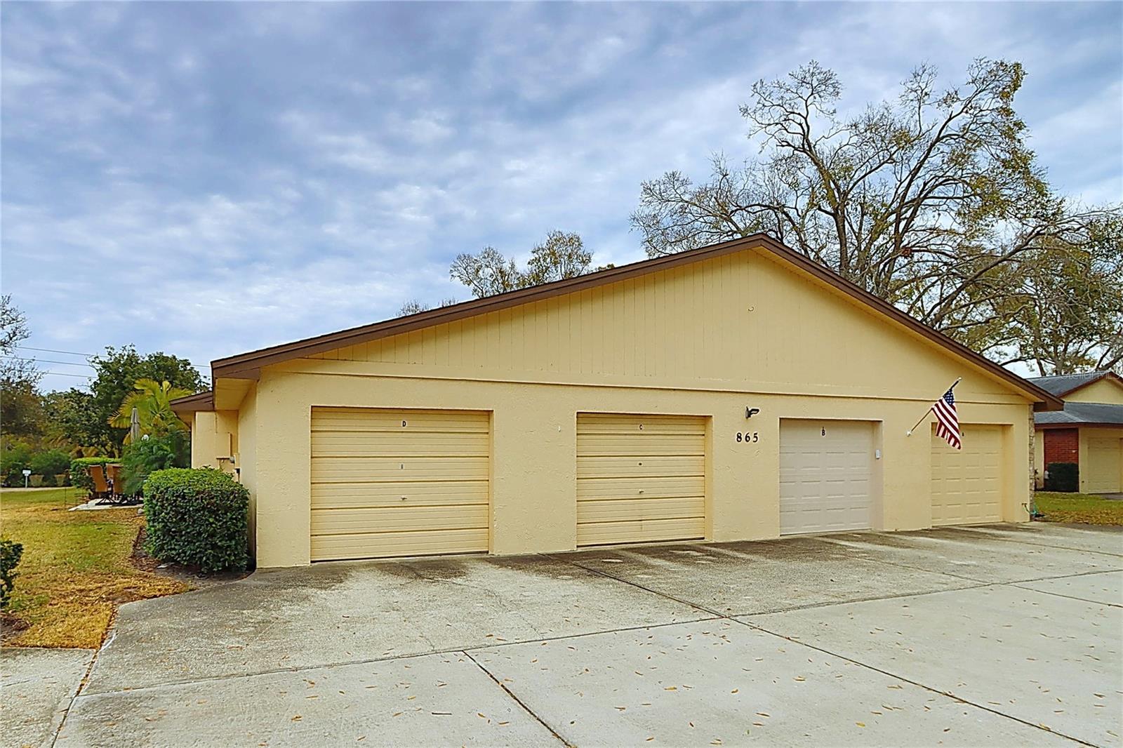 HIGHLAND LAKES VILLAS ON THE GREEN - Residential