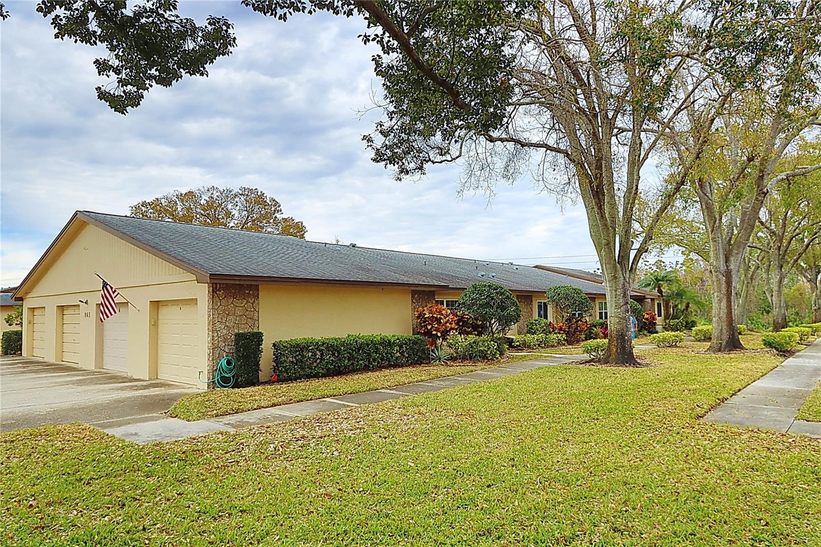 HIGHLAND LAKES VILLAS ON THE GREEN - Residential