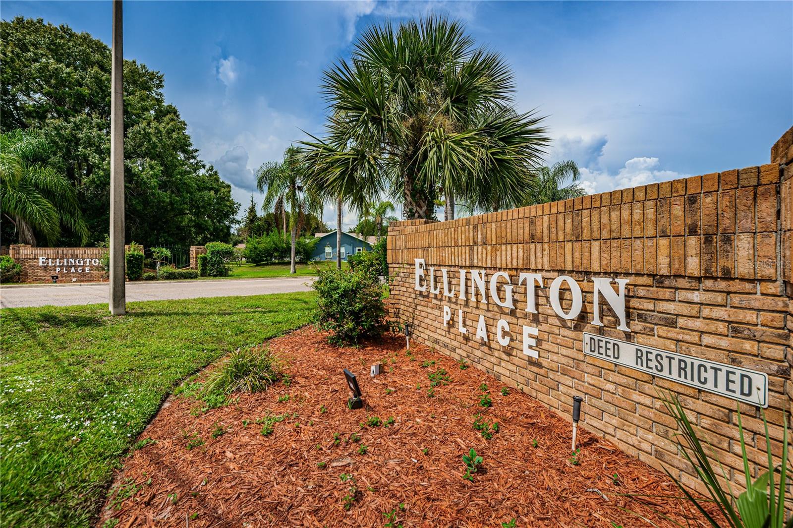 ELLINGTON ESTATES - Residential