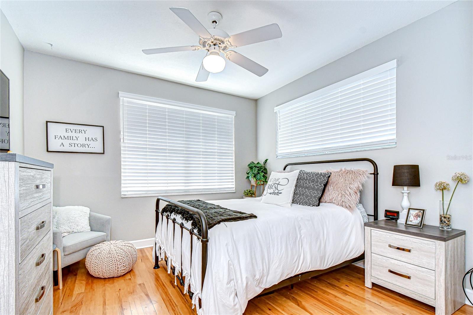 RIVER HILLS - Residential