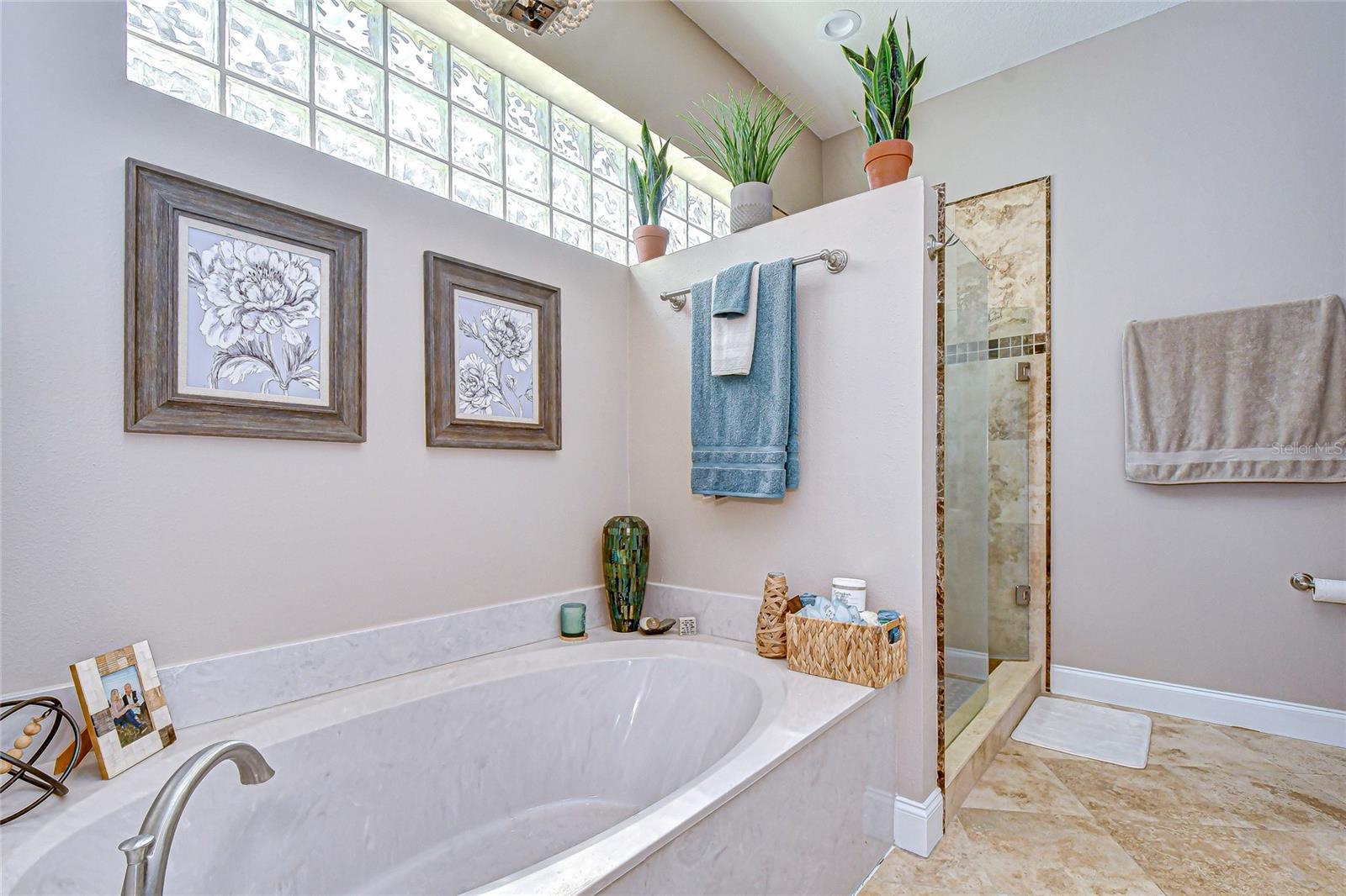 RIVER HILLS - Residential