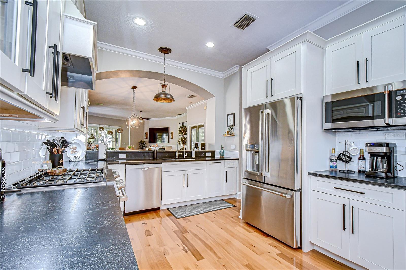 RIVER HILLS - Residential