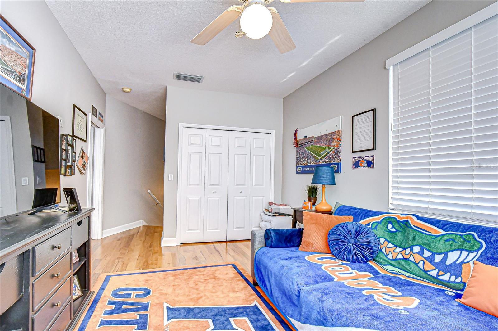 RIVER HILLS - Residential