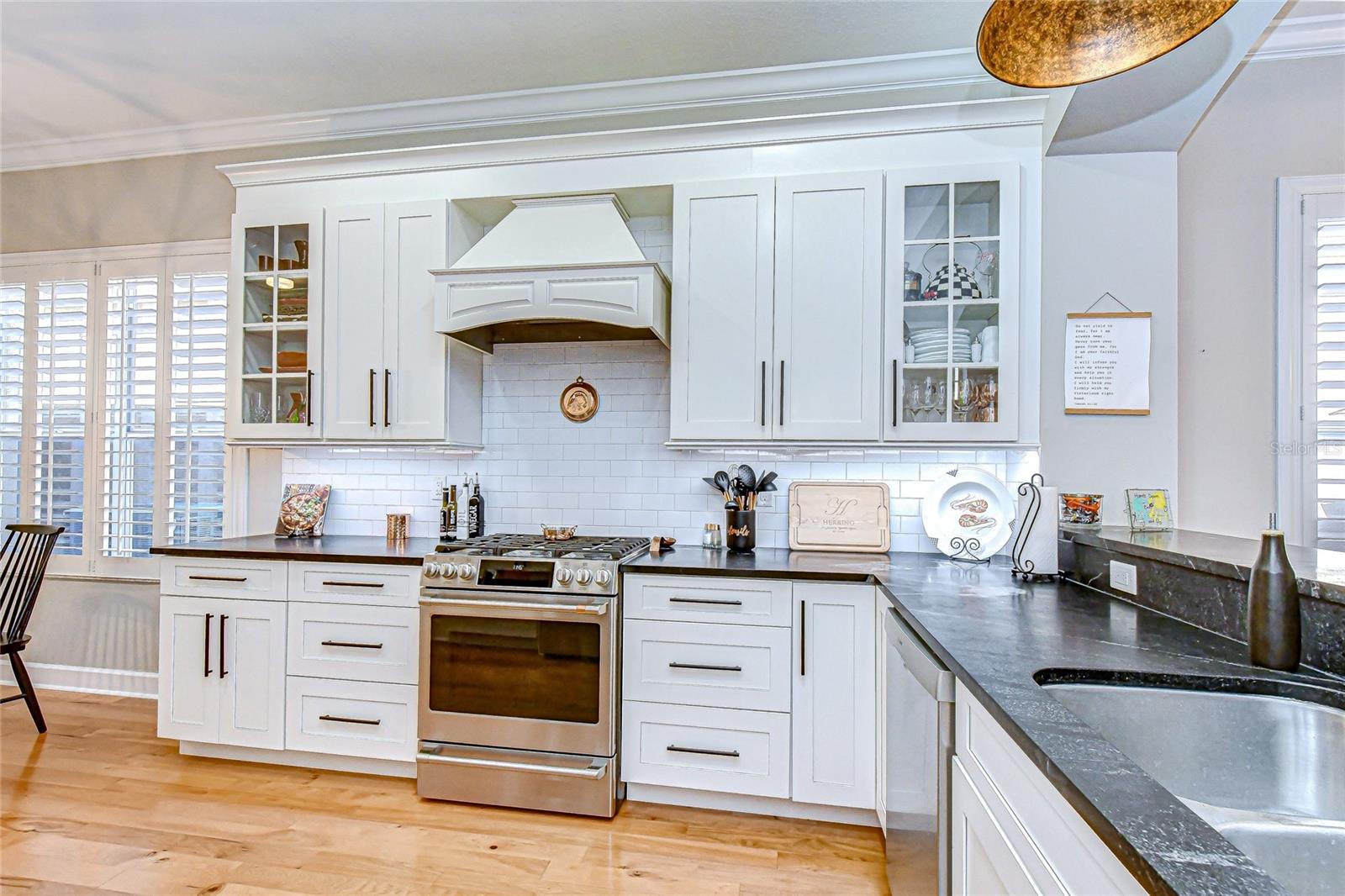 RIVER HILLS - Residential