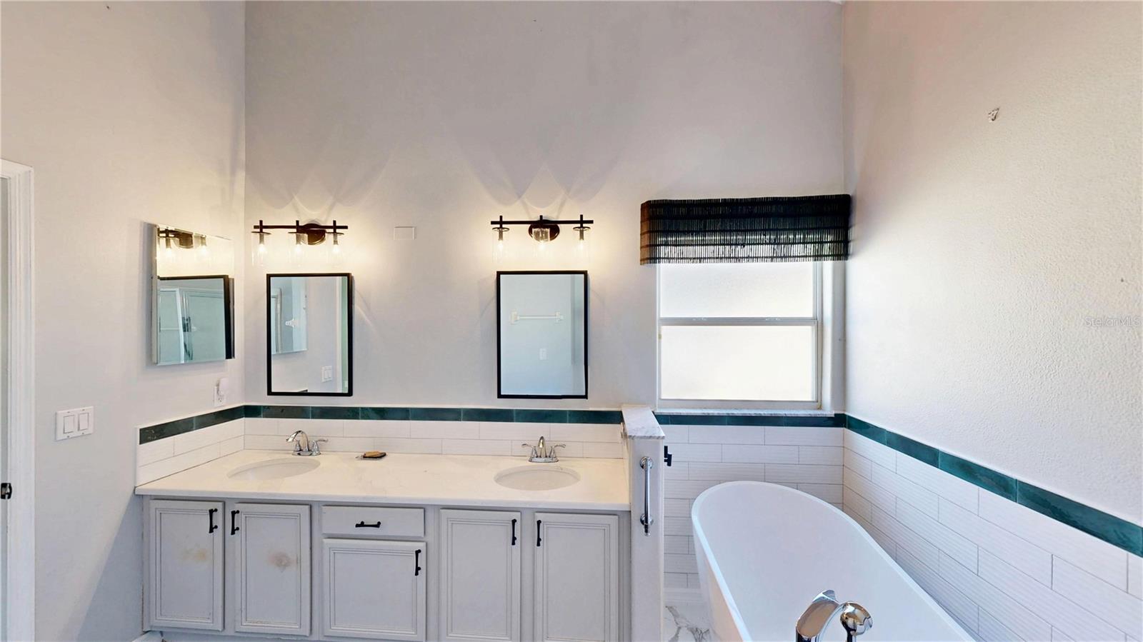 CRYSTAL CREEK - Residential