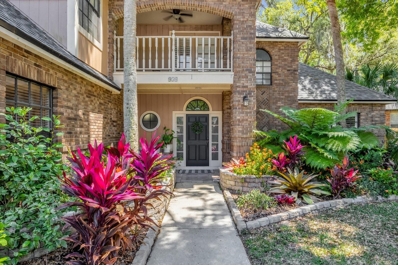 950 DEERWOOD LOOP