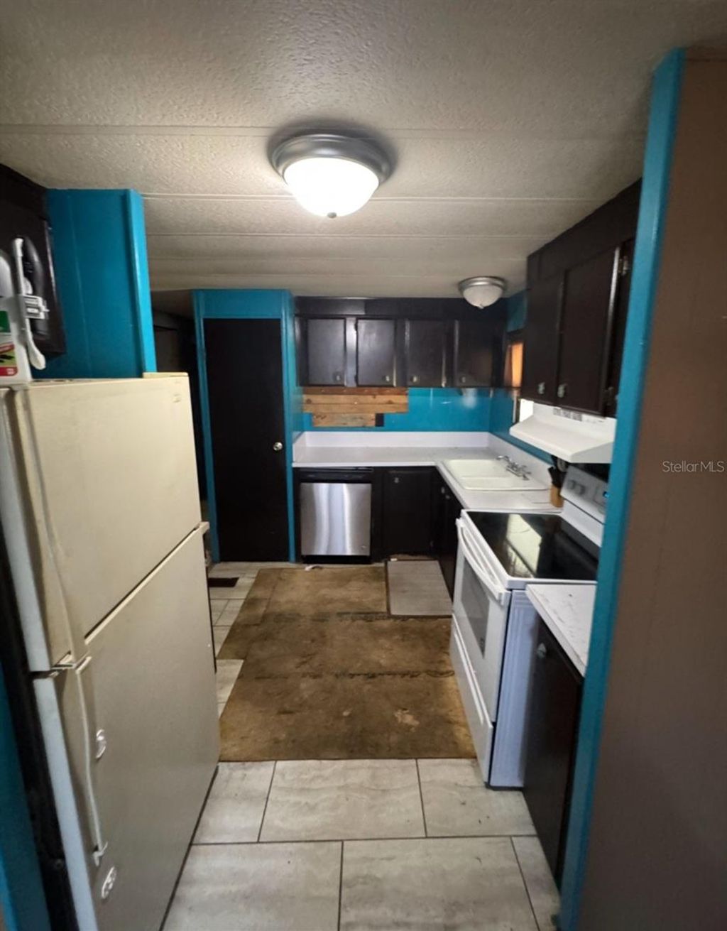 Photo of 13046 SE 102nd Terrace, Ocklawaha, FL 32179 (MLS # OM710357)