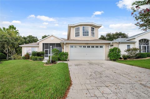 A home in TAVARES