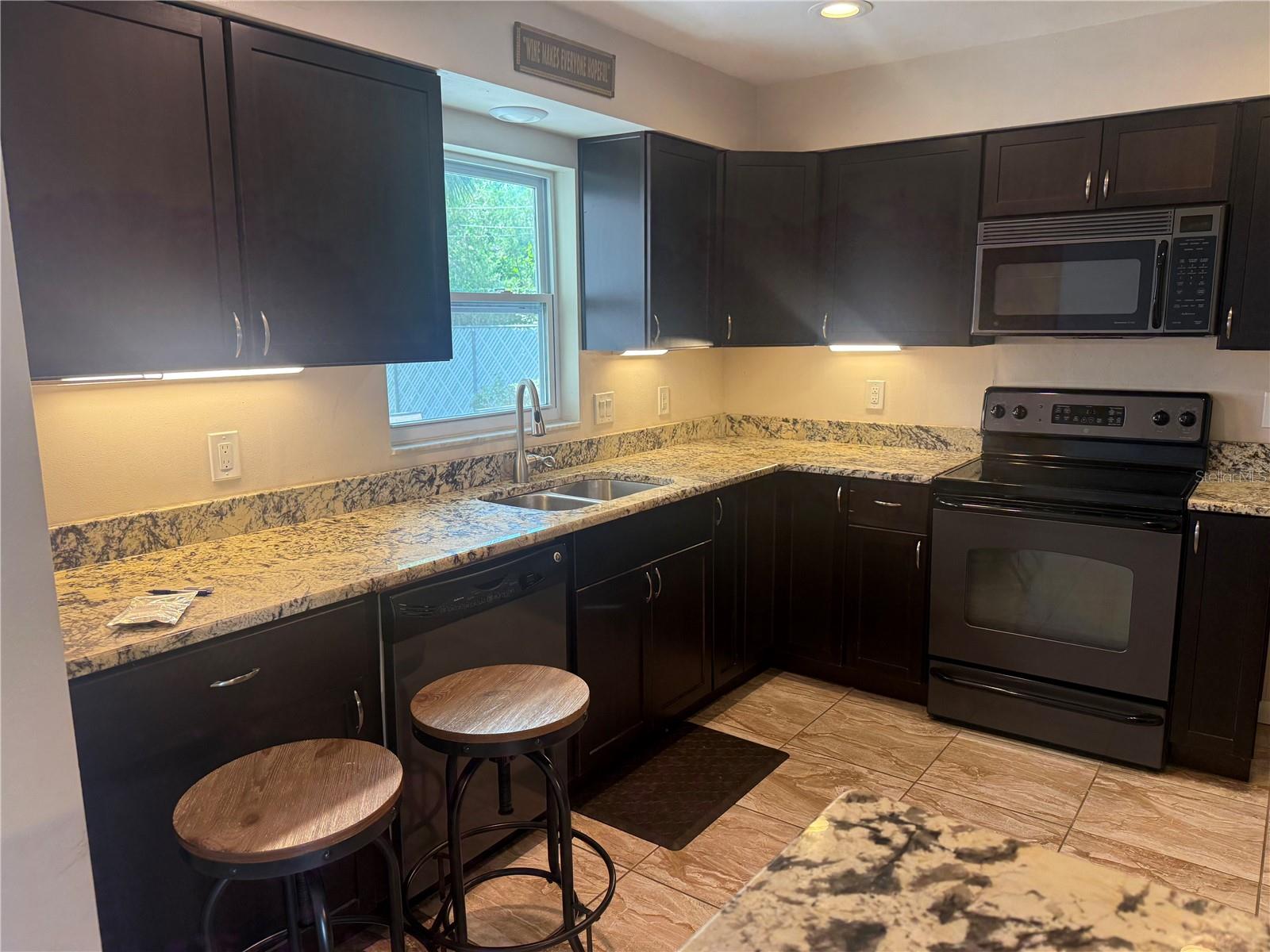 HAMILTON SQUARE LOT 21 - Residential