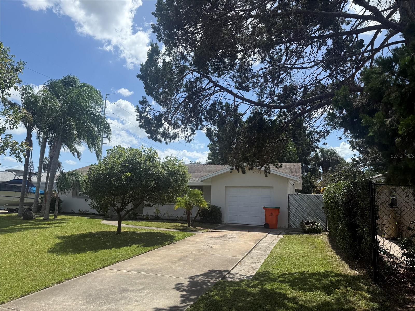 HAMILTON SQUARE LOT 21 - Residential