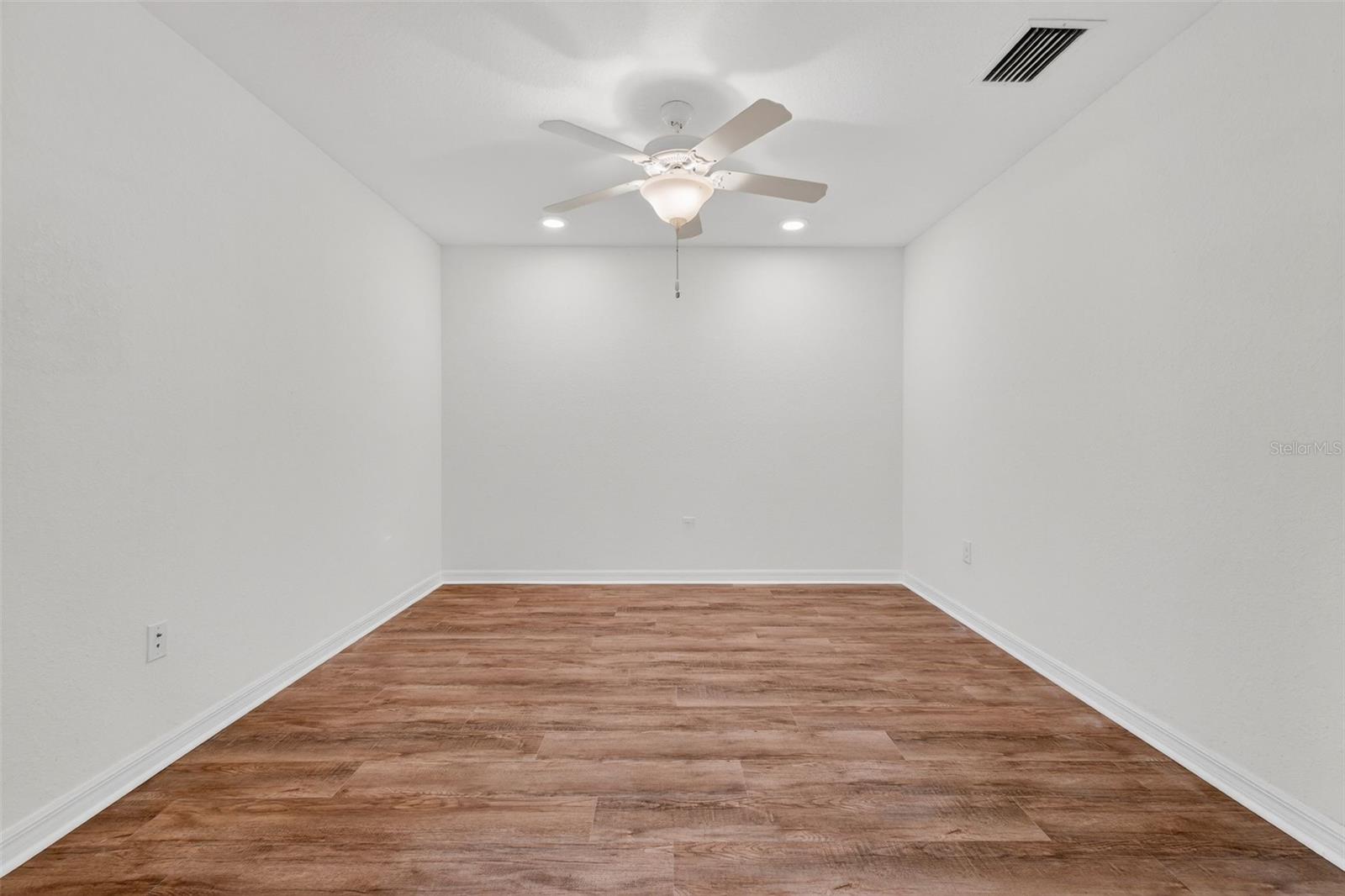 LAKEWOOD NATIONAL - Residential