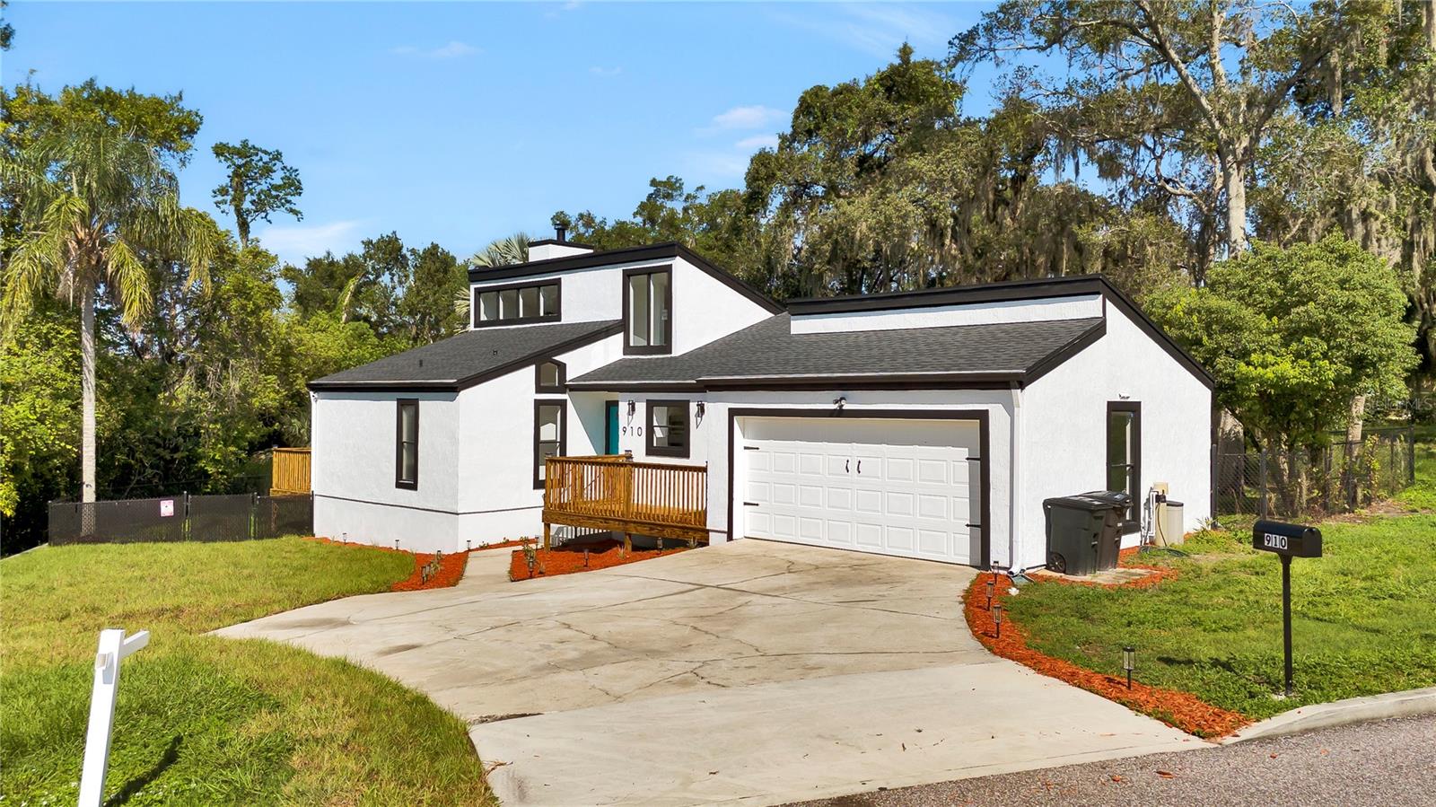 910 FLORIDA BOULEVARD