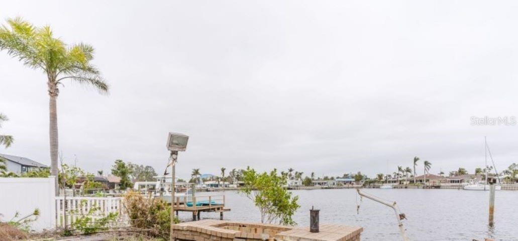 2400 S SHORE DRIVE SE