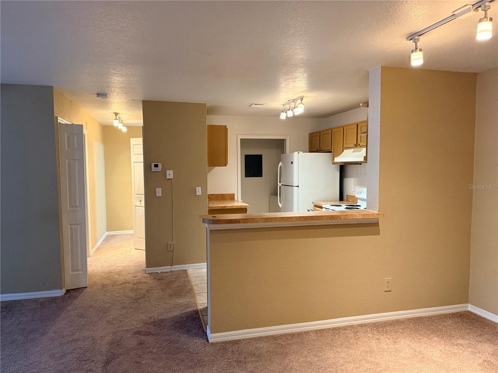 SANDLAKE PRIVATE RESIDENCES - Residential Lease