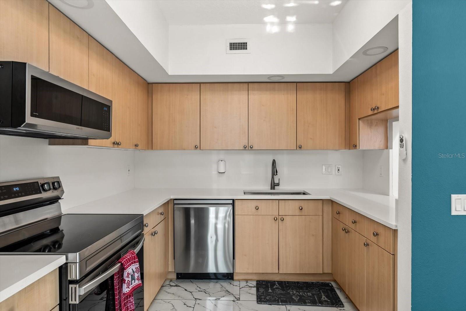 WAVERLY/LK EOLA - Residential