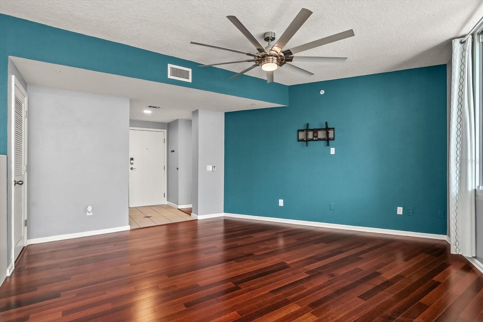 WAVERLY/LK EOLA - Residential